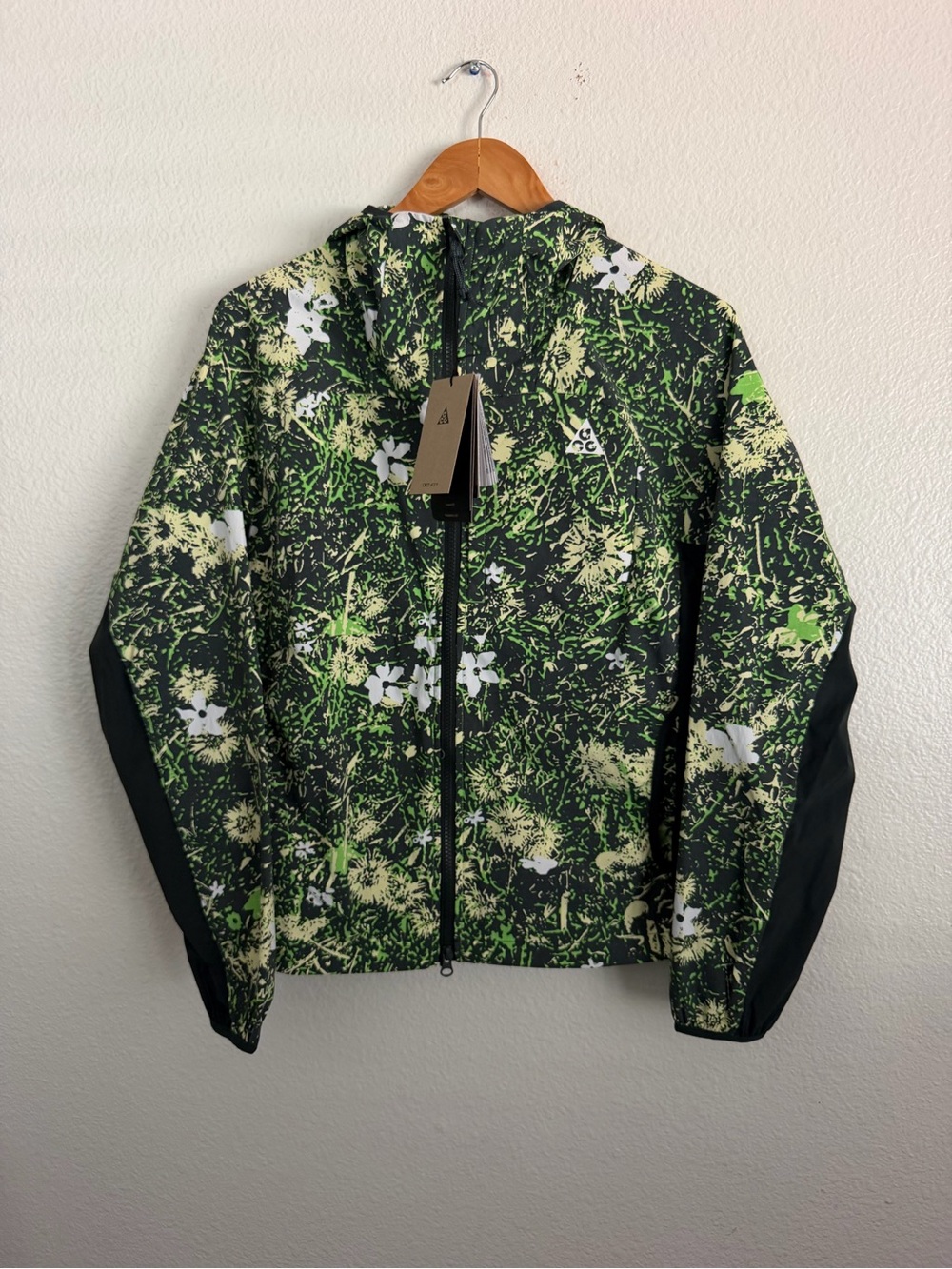 Nike ACG Five Towers Dri-Fit Packable UV Jacket Hiking Floral Women’s Size Small